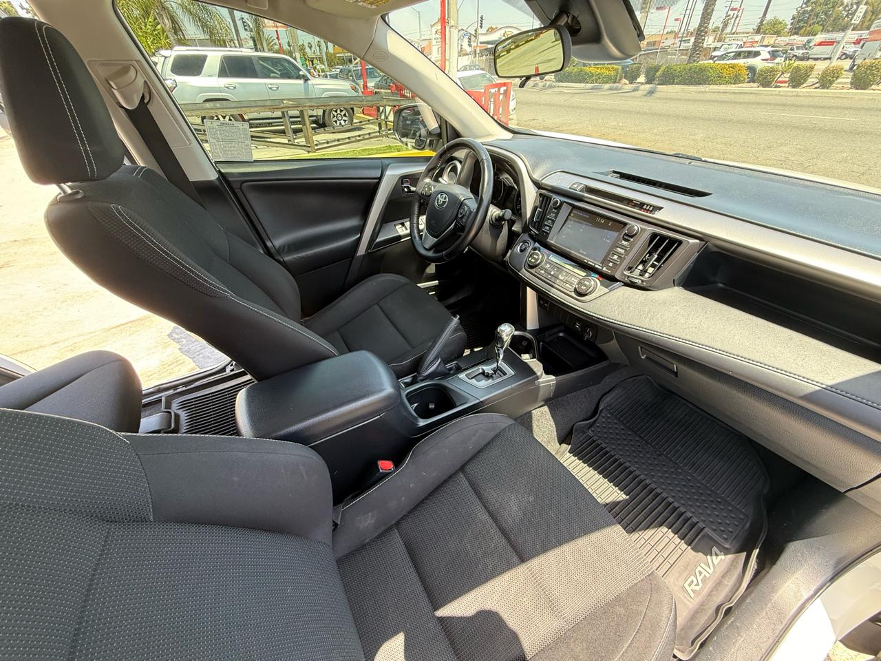 Toyota RAV4 XLE FWD 2017