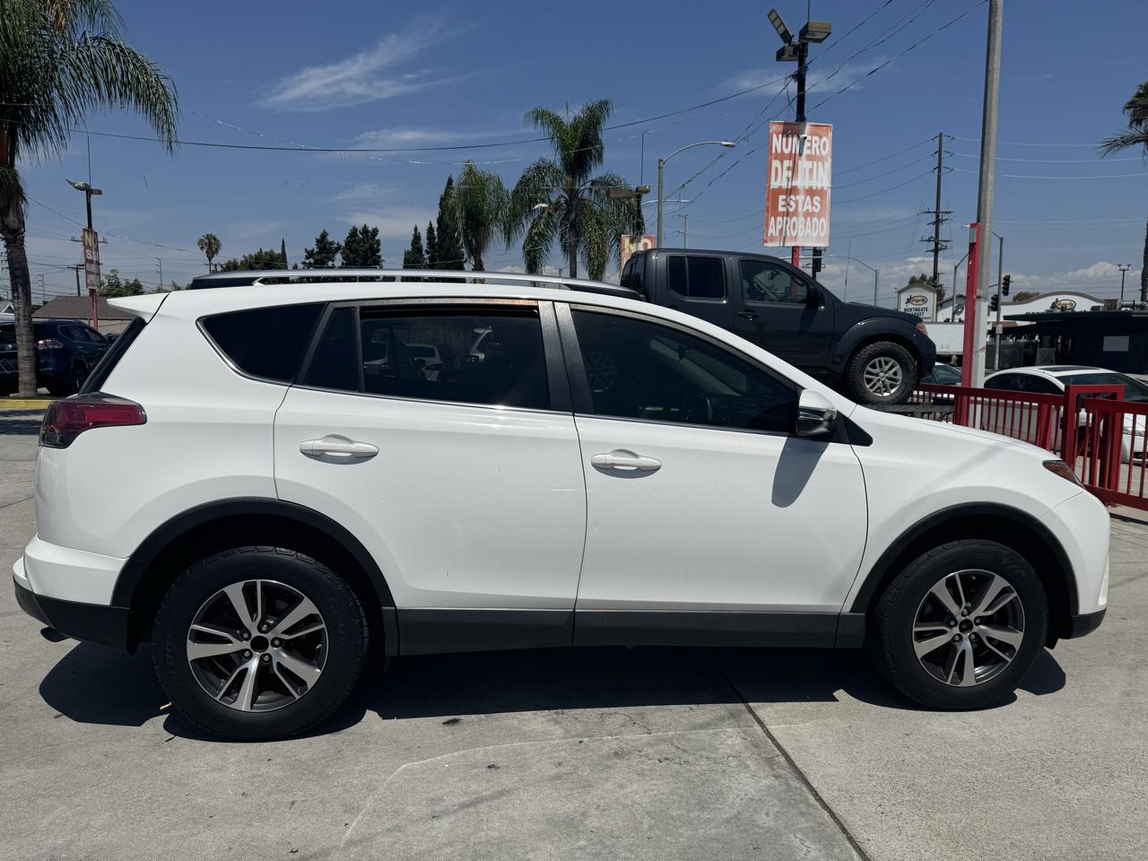 Toyota RAV4 XLE FWD 2017