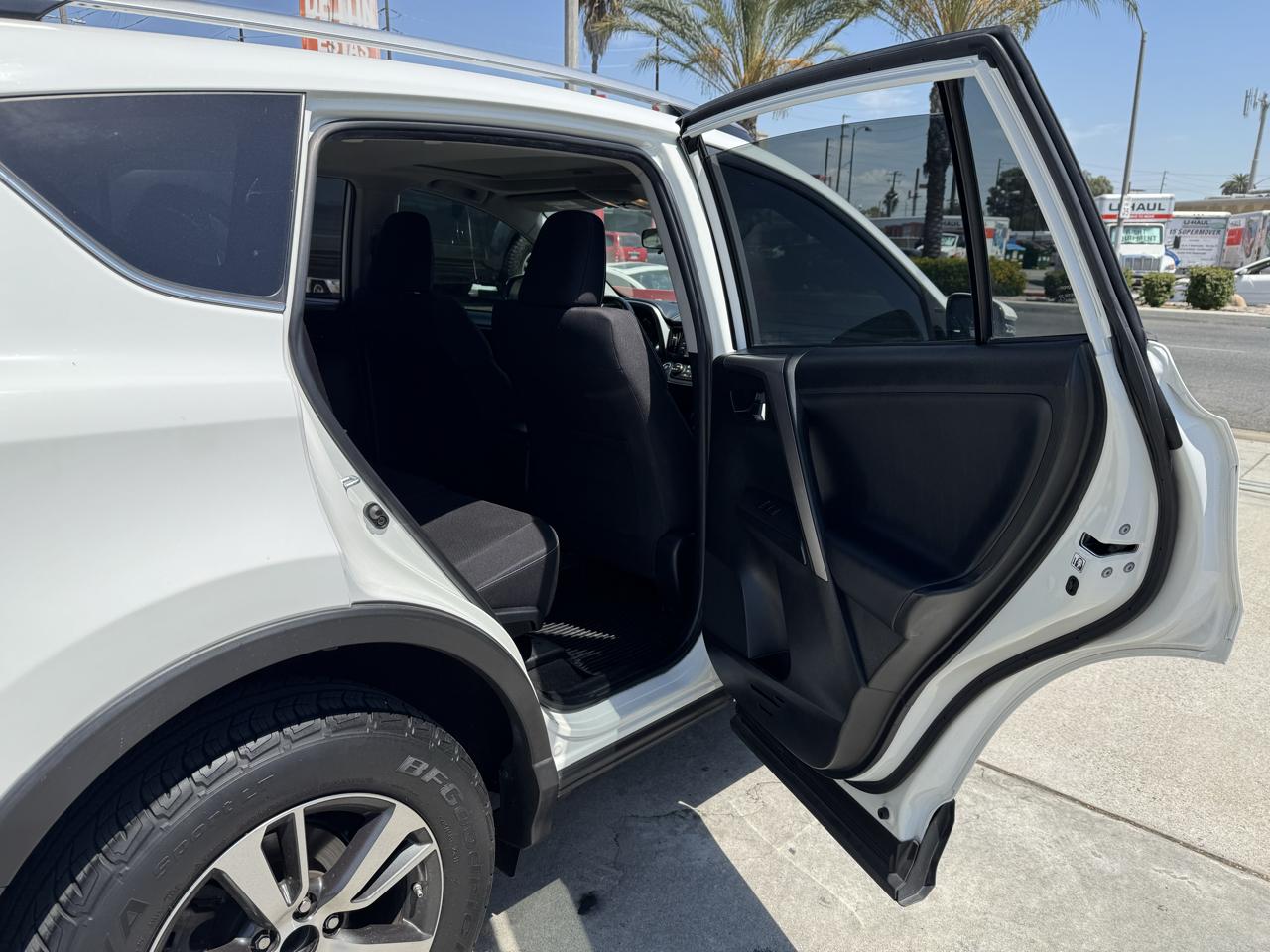 Toyota RAV4 XLE FWD 2017