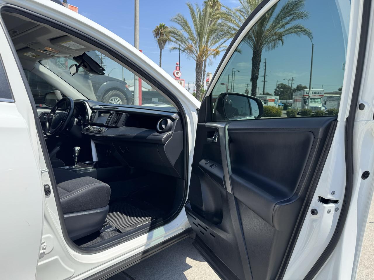 Toyota RAV4 XLE FWD 2017