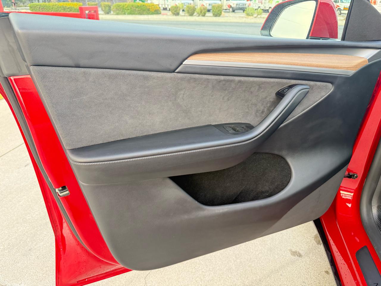 Tesla Model Y Long Range 2024