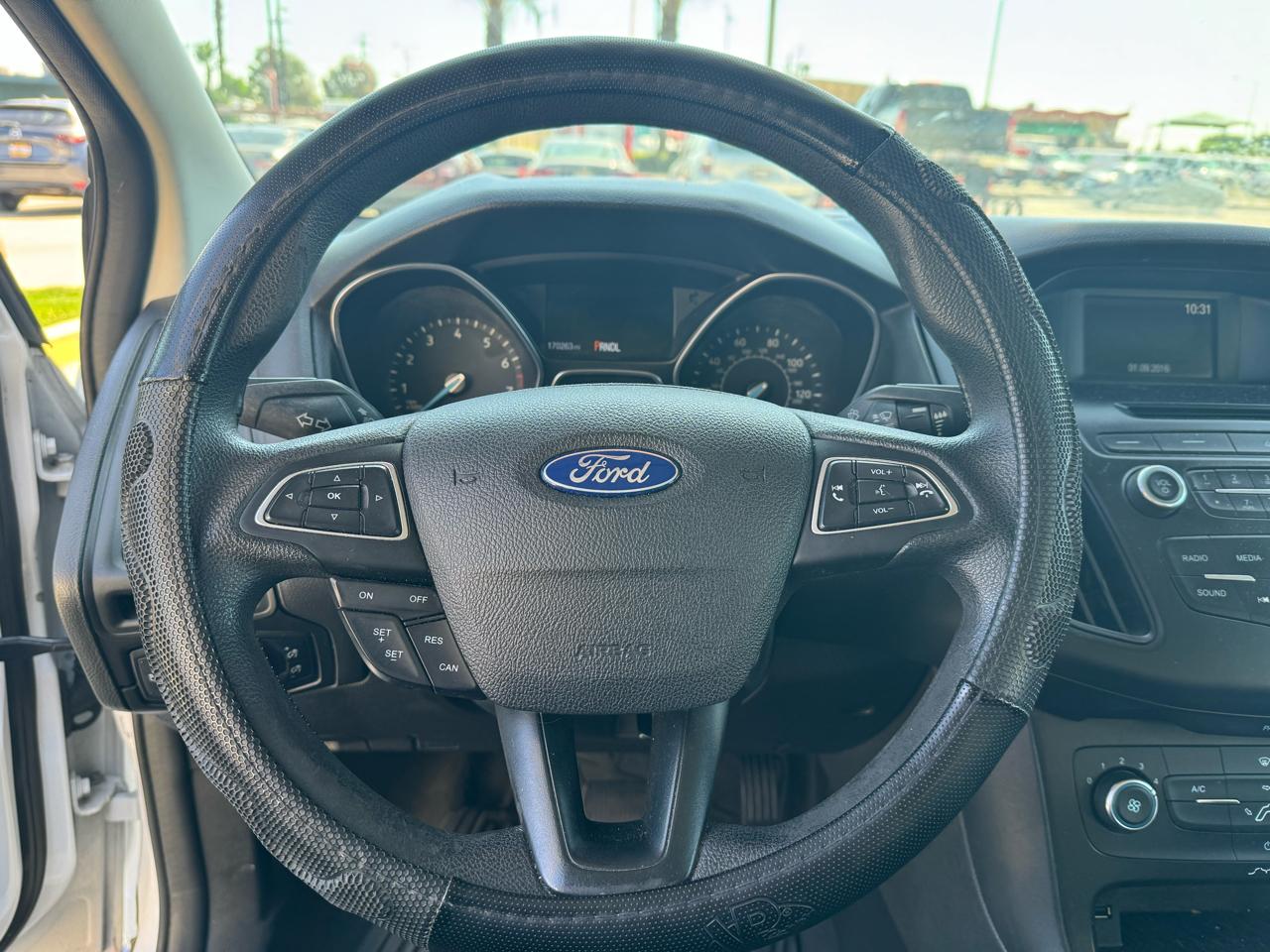 Ford Focus SE Sedan 2016