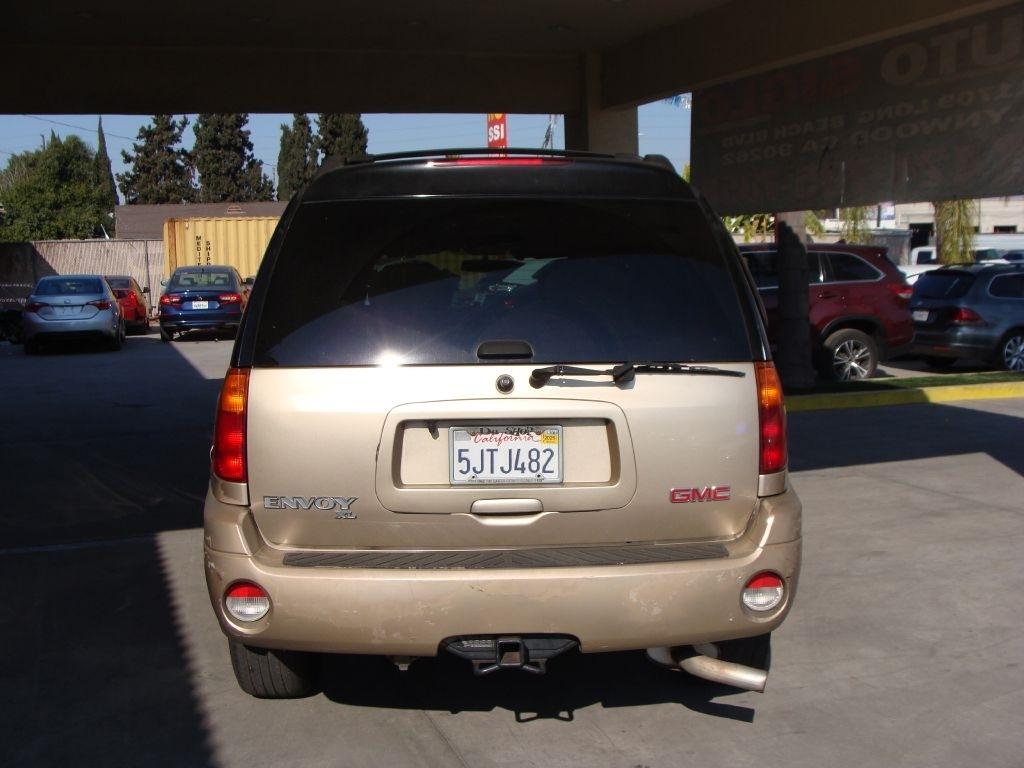 GMC Envoy XL SLE 2WD 2004