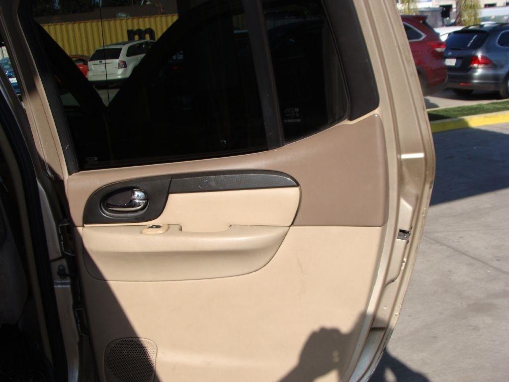GMC Envoy XL SLE 2WD 2004