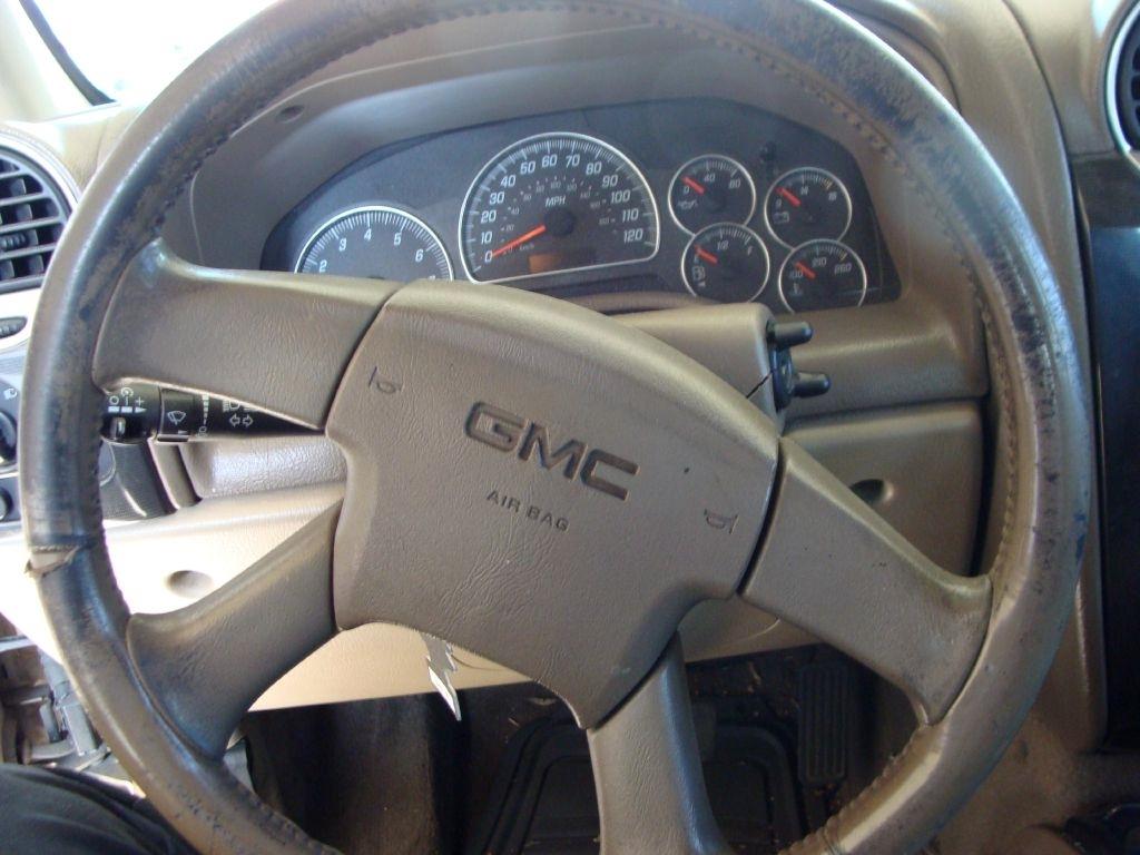 GMC Envoy XL SLE 2WD 2004