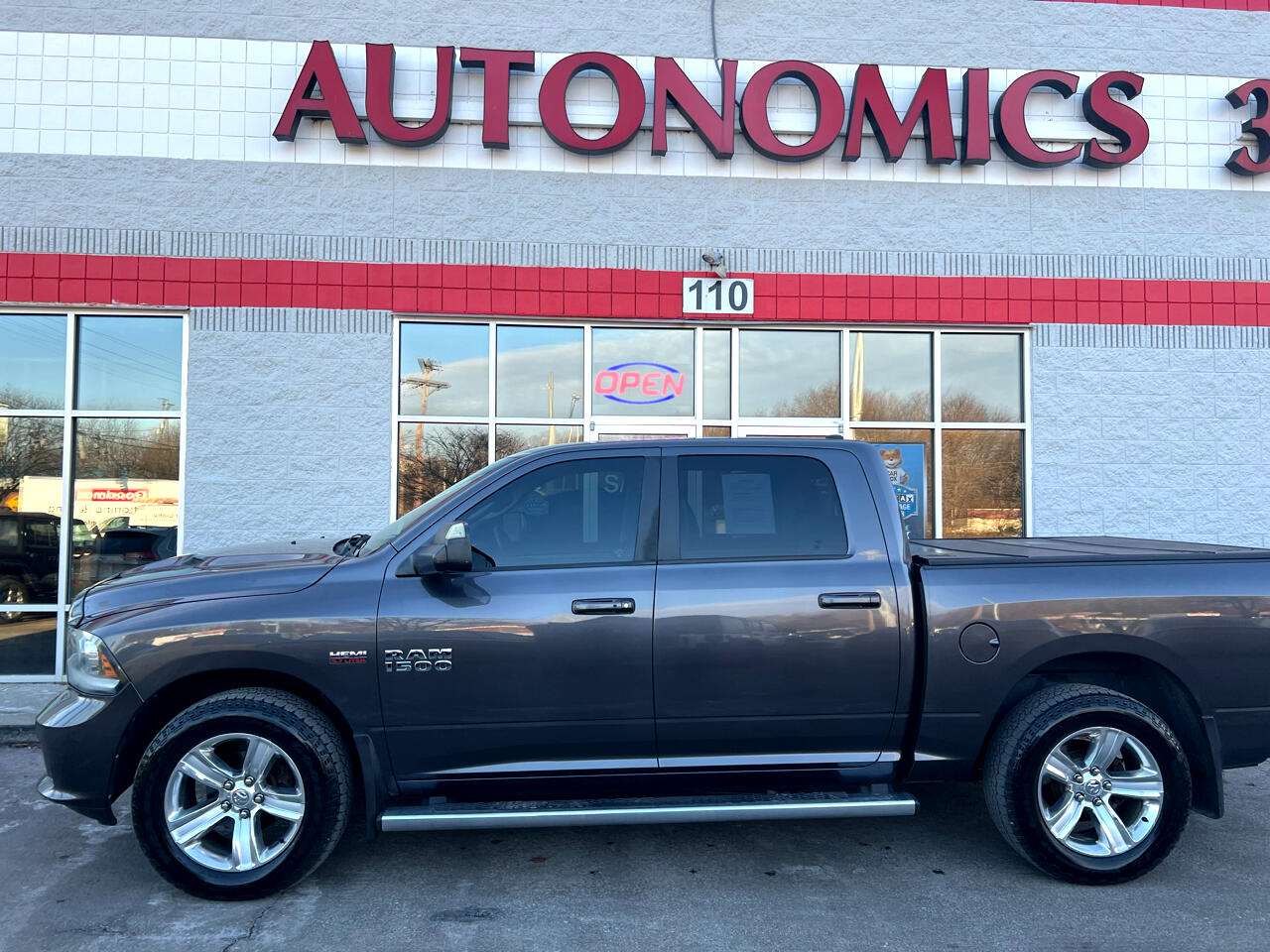 RAM 1500 4WD Crew Cab 140.5" Sport 2014