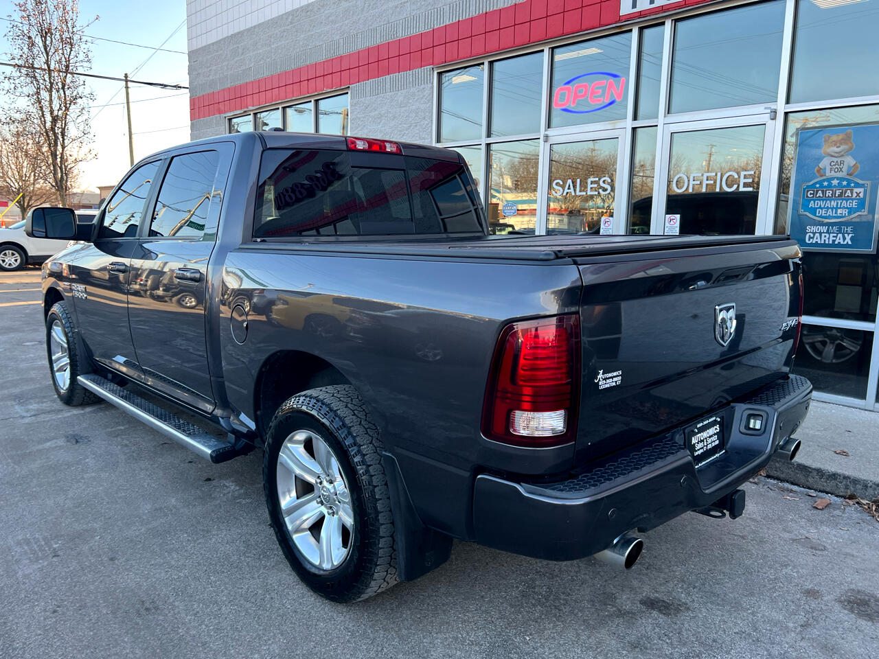 RAM 1500 4WD Crew Cab 140.5" Sport 2014