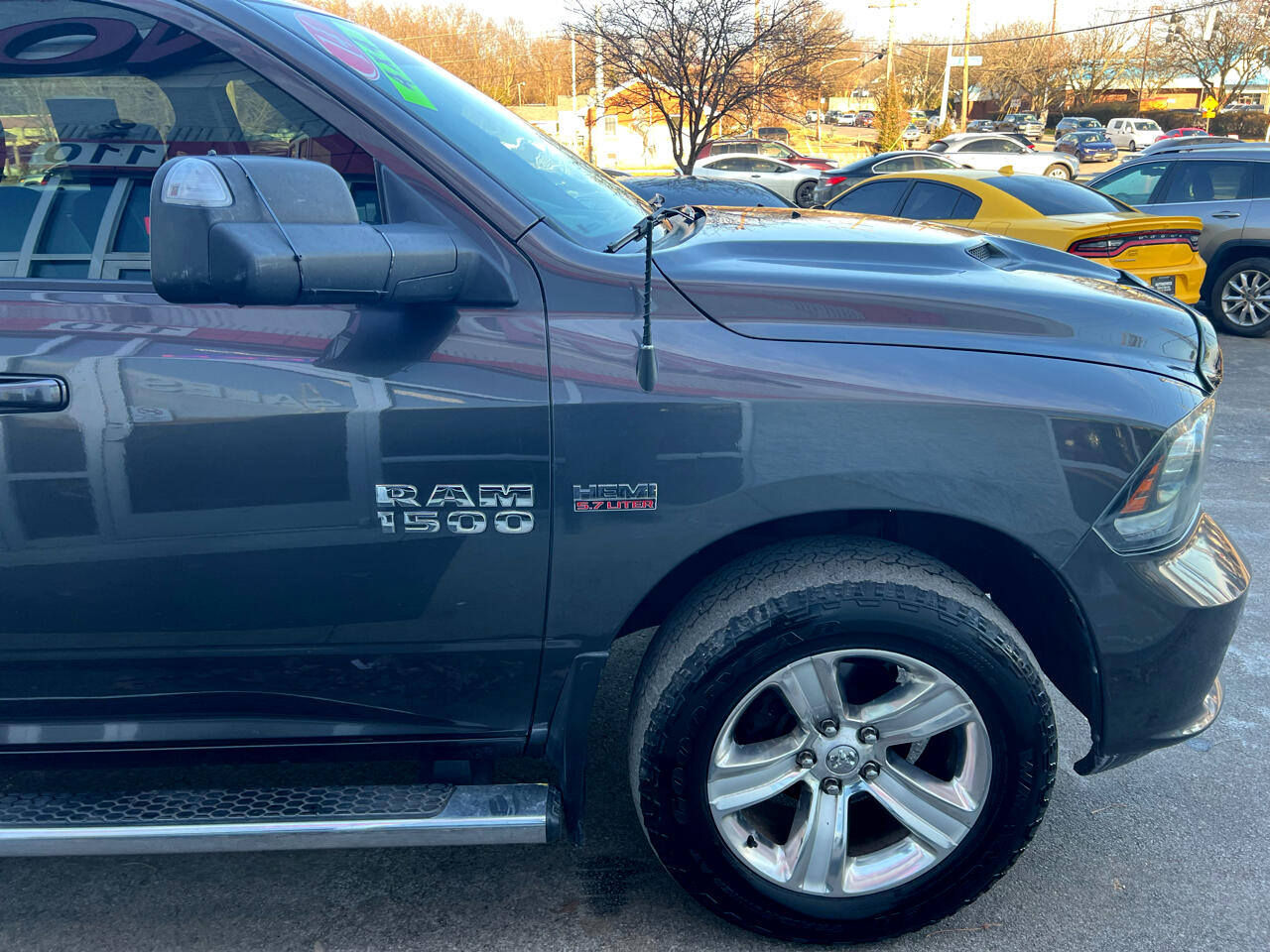 RAM 1500 4WD Crew Cab 140.5" Sport 2014