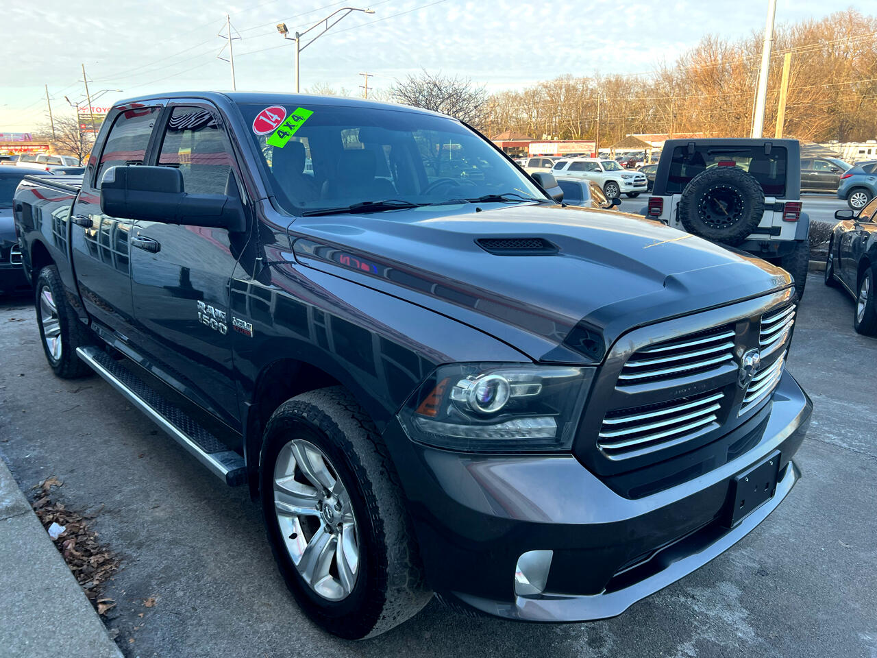 RAM 1500 4WD Crew Cab 140.5" Sport 2014