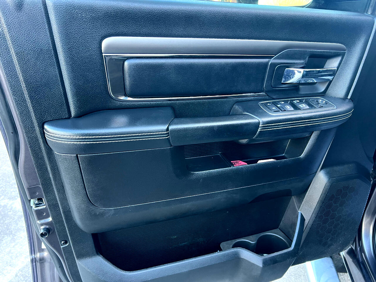 RAM 1500 4WD Crew Cab 140.5" Sport 2014