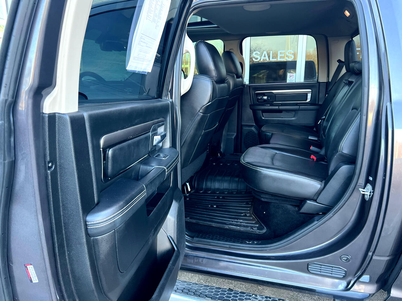 RAM 1500 4WD Crew Cab 140.5" Sport 2014