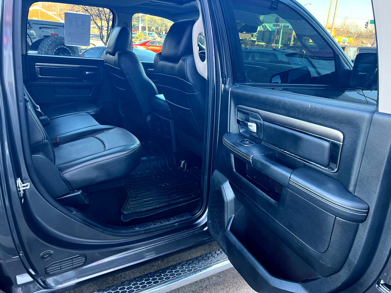 RAM 1500 4WD Crew Cab 140.5" Sport 2014