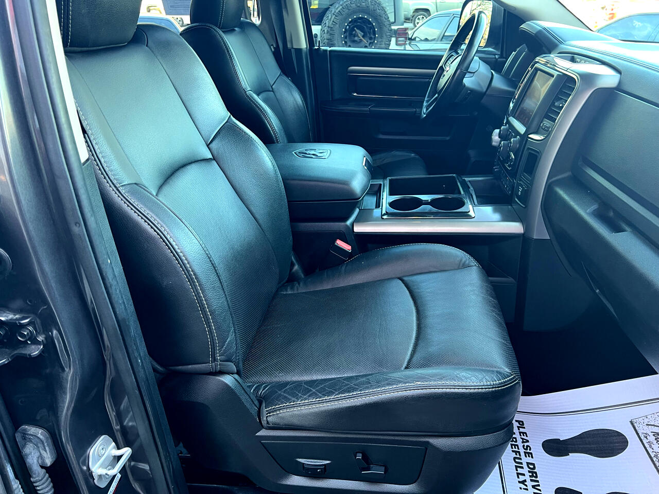 RAM 1500 4WD Crew Cab 140.5" Sport 2014