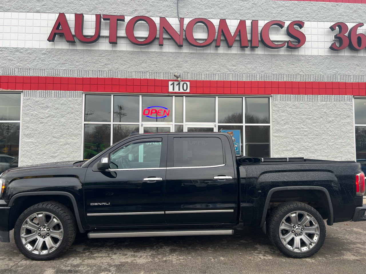 GMC Sierra 1500 4WD Crew Cab 143.5" Denali 2018