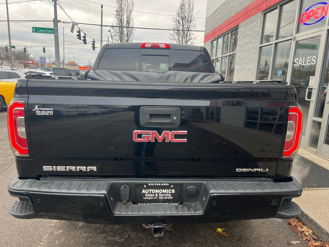 GMC Sierra 1500 4WD Crew Cab 143.5" Denali 2018