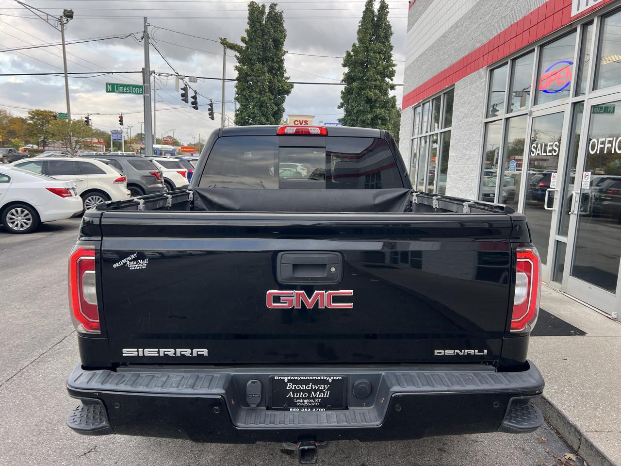 GMC Sierra 1500 4WD Crew Cab 143.5" Denali 2018