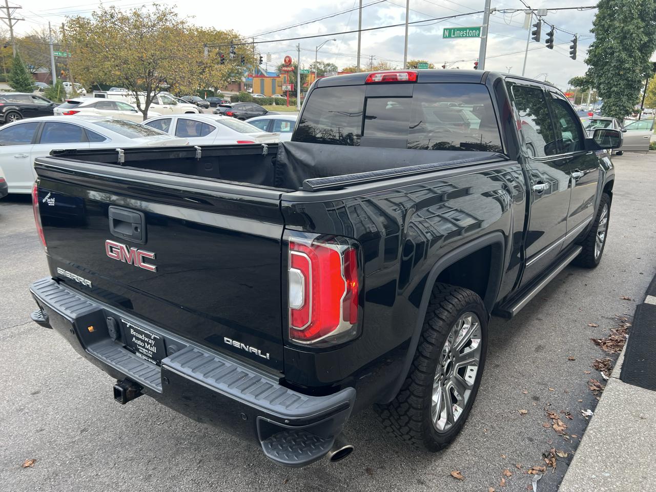 GMC Sierra 1500 4WD Crew Cab 143.5" Denali 2018