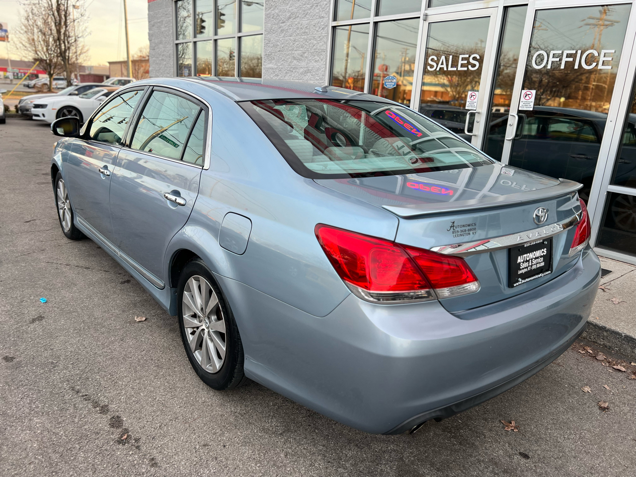 Toyota Avalon 4dr Sdn (Natl) 2012