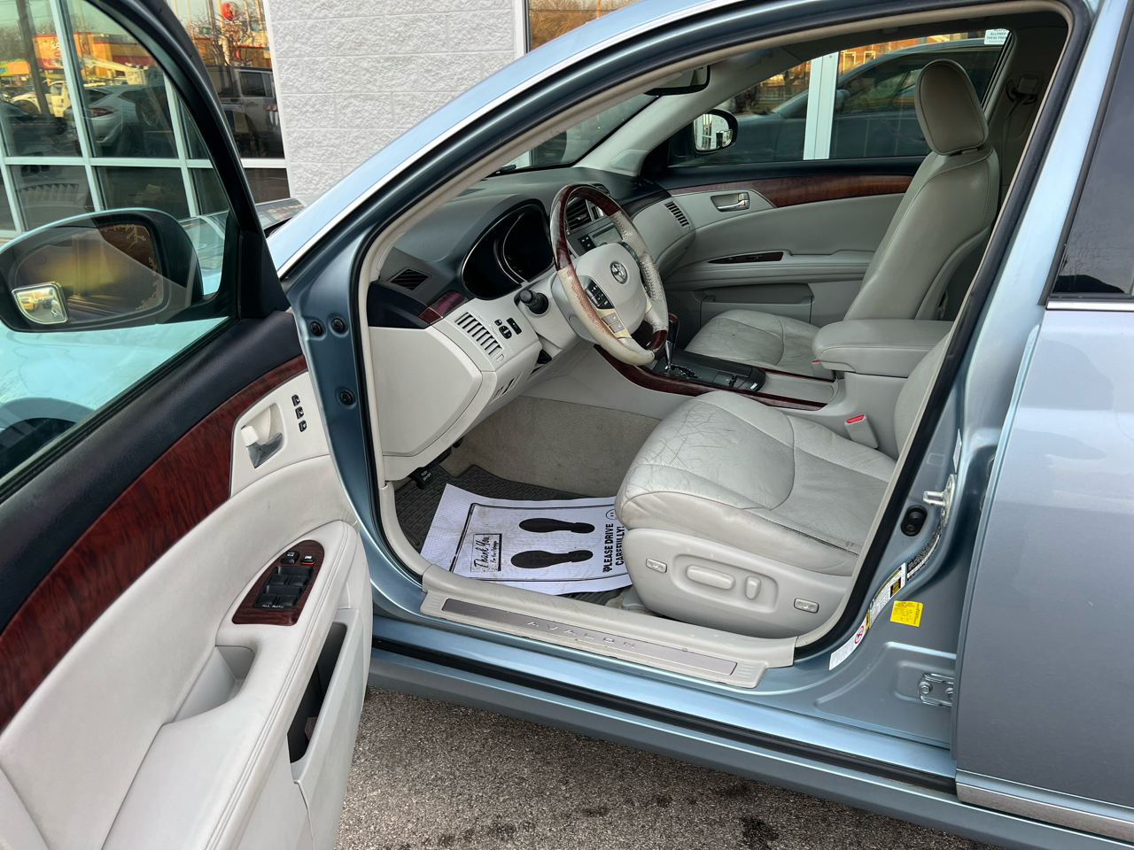 Toyota Avalon 4dr Sdn (Natl) 2012