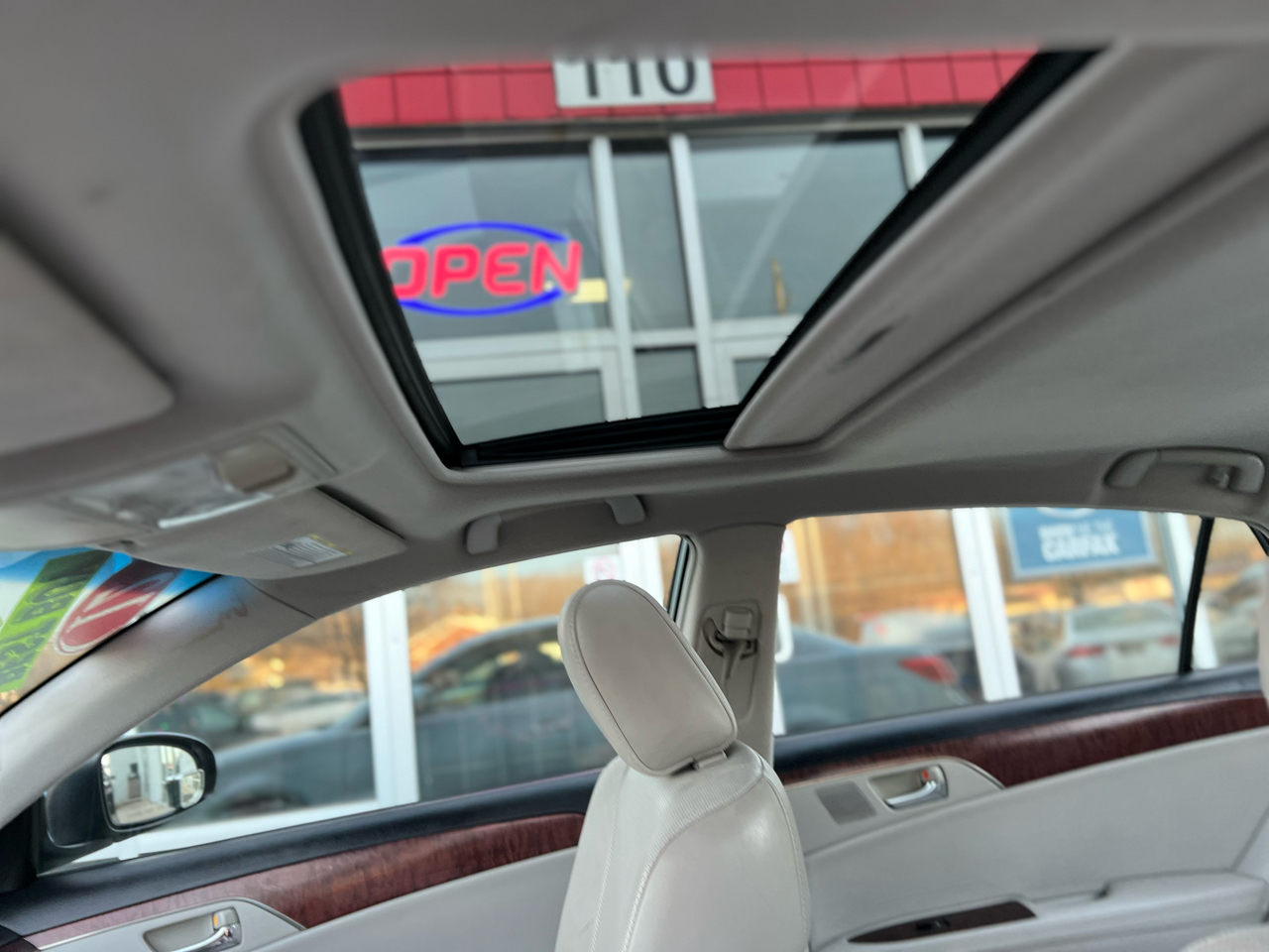 Toyota Avalon 4dr Sdn (Natl) 2012