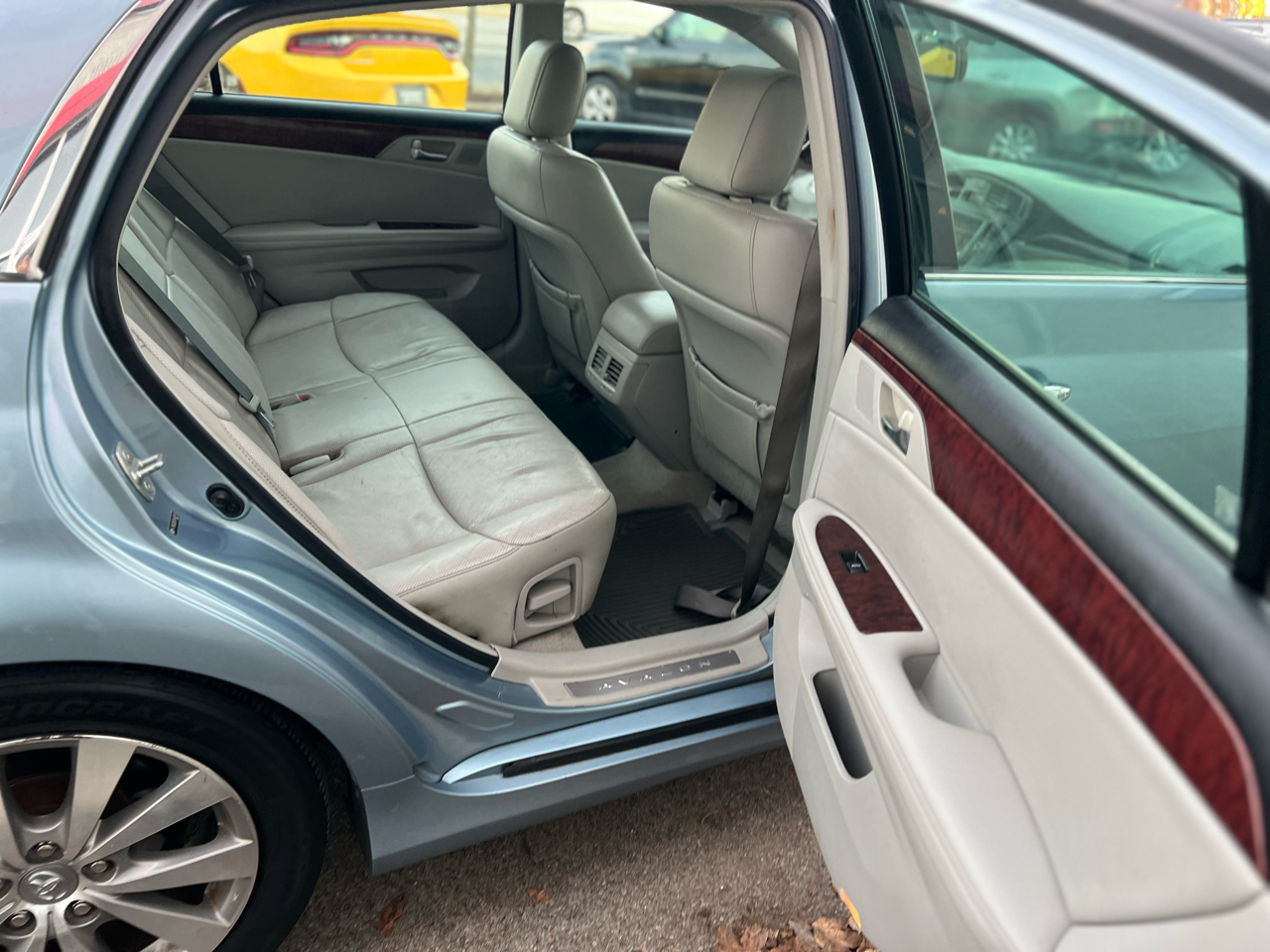 Toyota Avalon 4dr Sdn (Natl) 2012