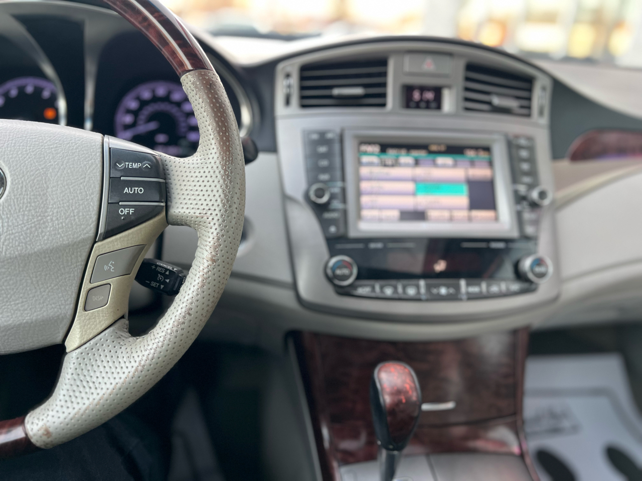 Toyota Avalon 4dr Sdn (Natl) 2012