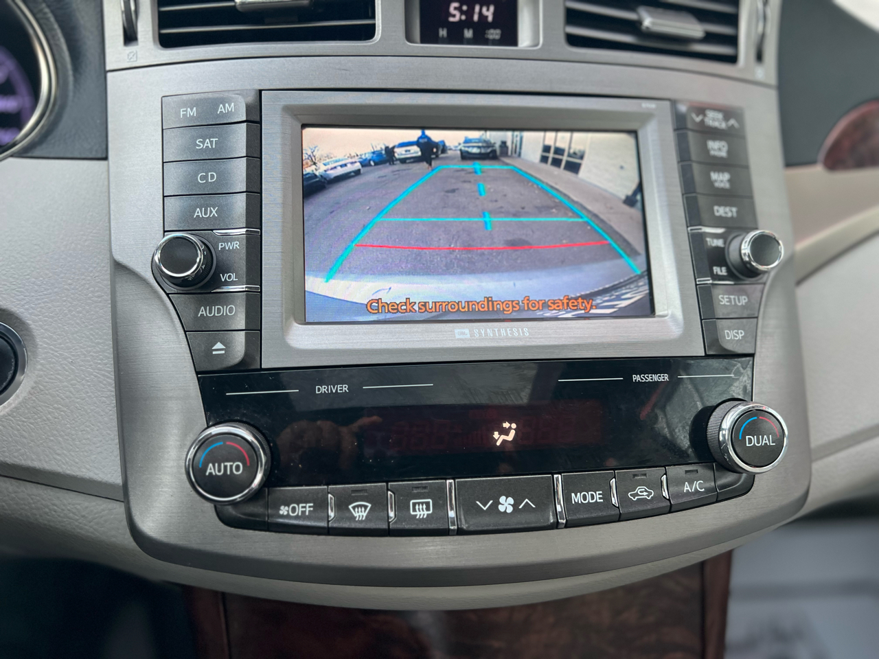 Toyota Avalon 4dr Sdn (Natl) 2012