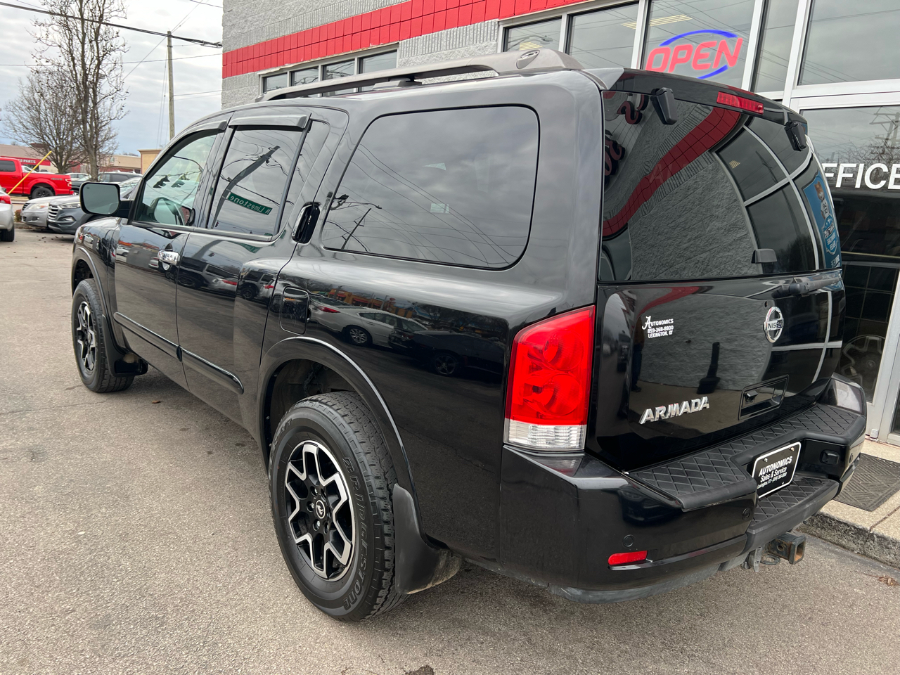 Nissan Armada 4WD 4dr SV 2012