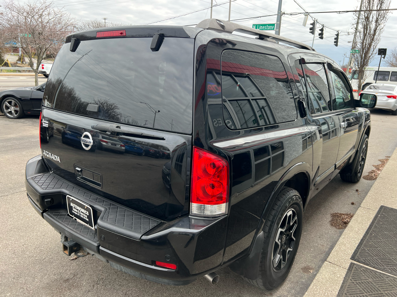 Nissan Armada 4WD 4dr SV 2012