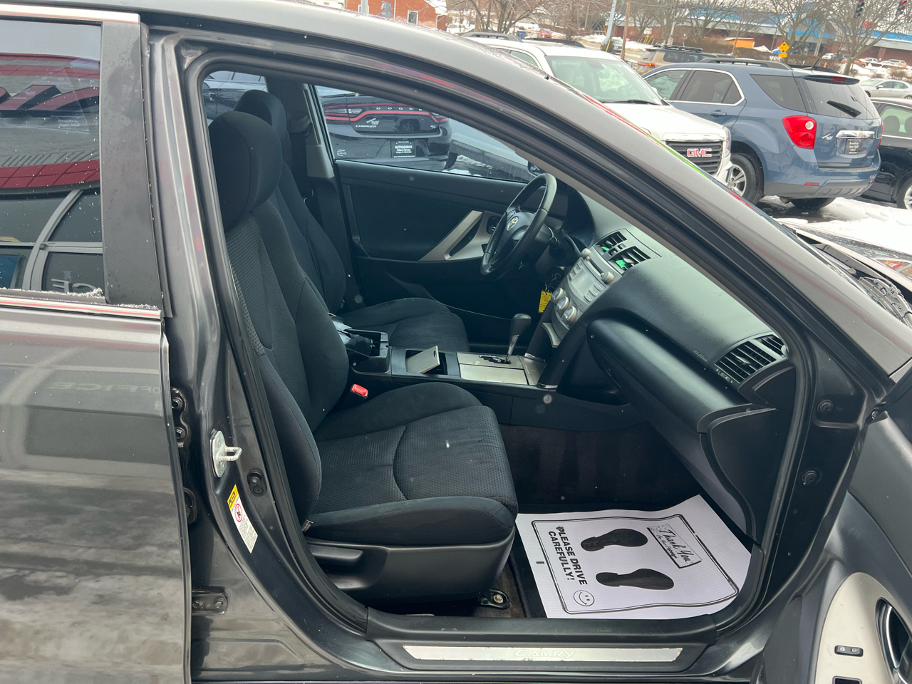 Toyota Camry 4dr Sdn I4 Man LE (Natl) 2011