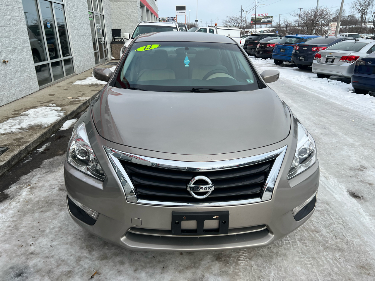 Nissan Altima 4dr Sdn I4 2.5 S 2014