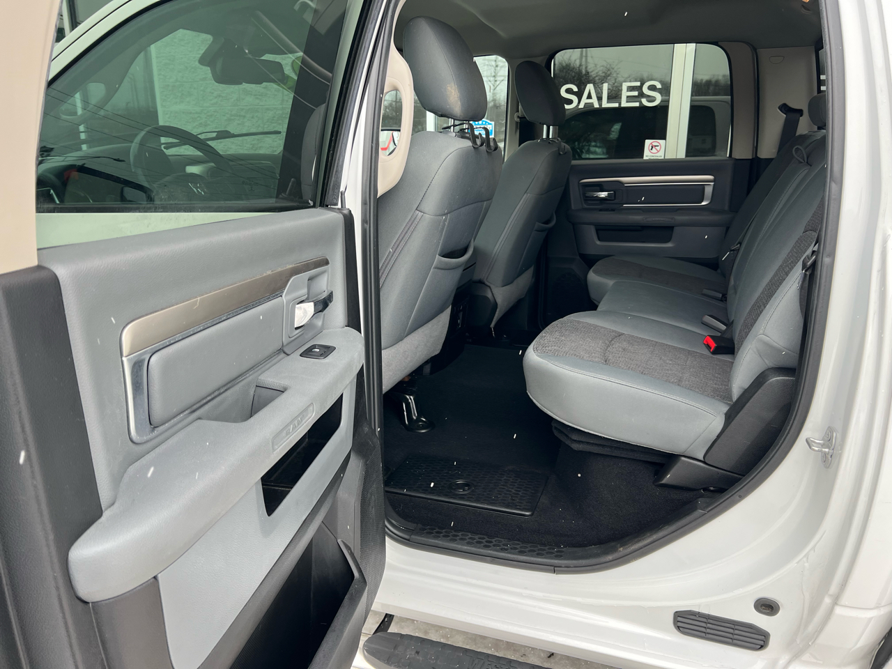 RAM 1500 Big Horn 4x4 Crew Cab 5'7" Box 2018