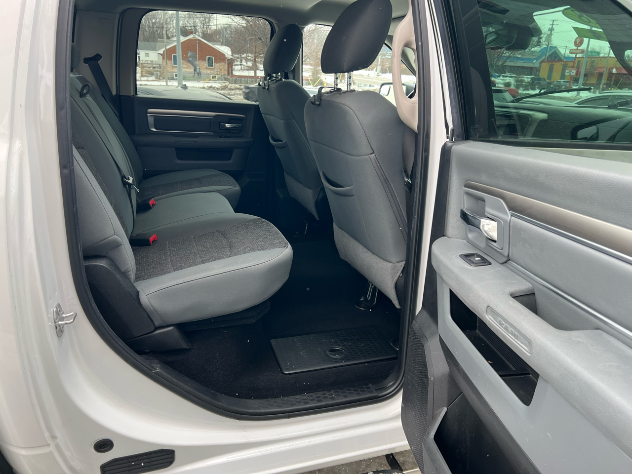 RAM 1500 Big Horn 4x4 Crew Cab 5'7" Box 2018