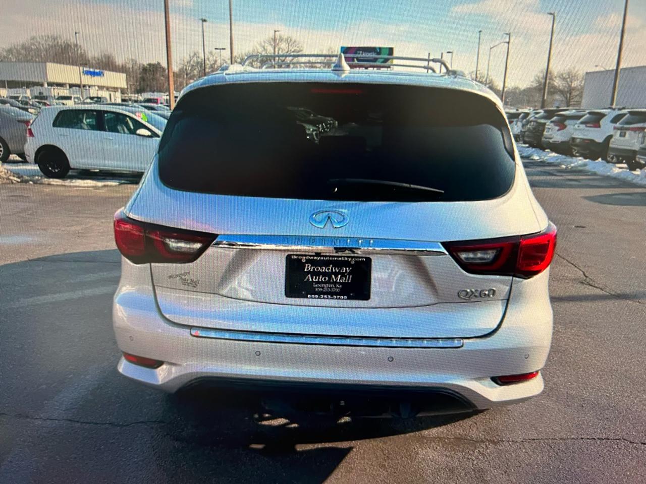 Infiniti QX60 4D SUV FWD 2019