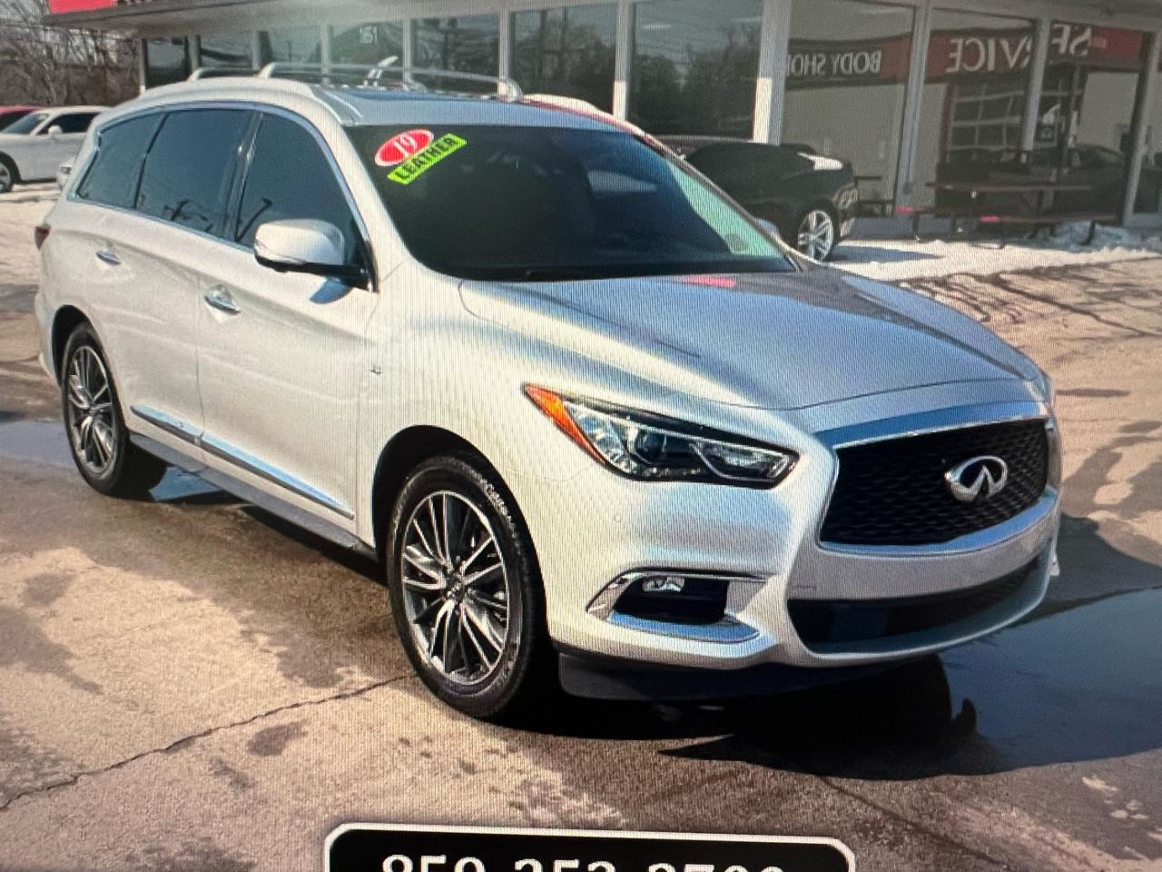 Infiniti QX60 4D SUV FWD 2019