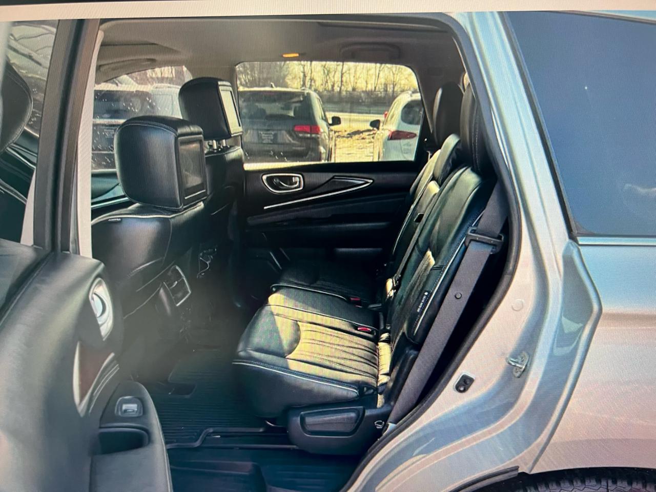 Infiniti QX60 4D SUV FWD 2019