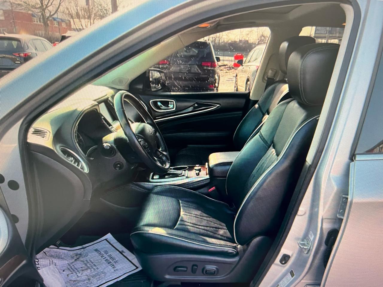 Infiniti QX60 4D SUV FWD 2019