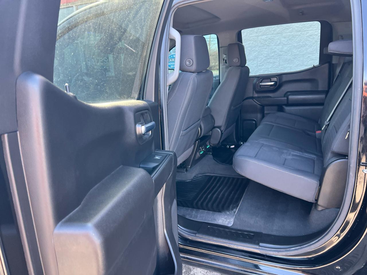 Chevrolet Silverado 1500 2WD Crew Cab 147" Custom 2024