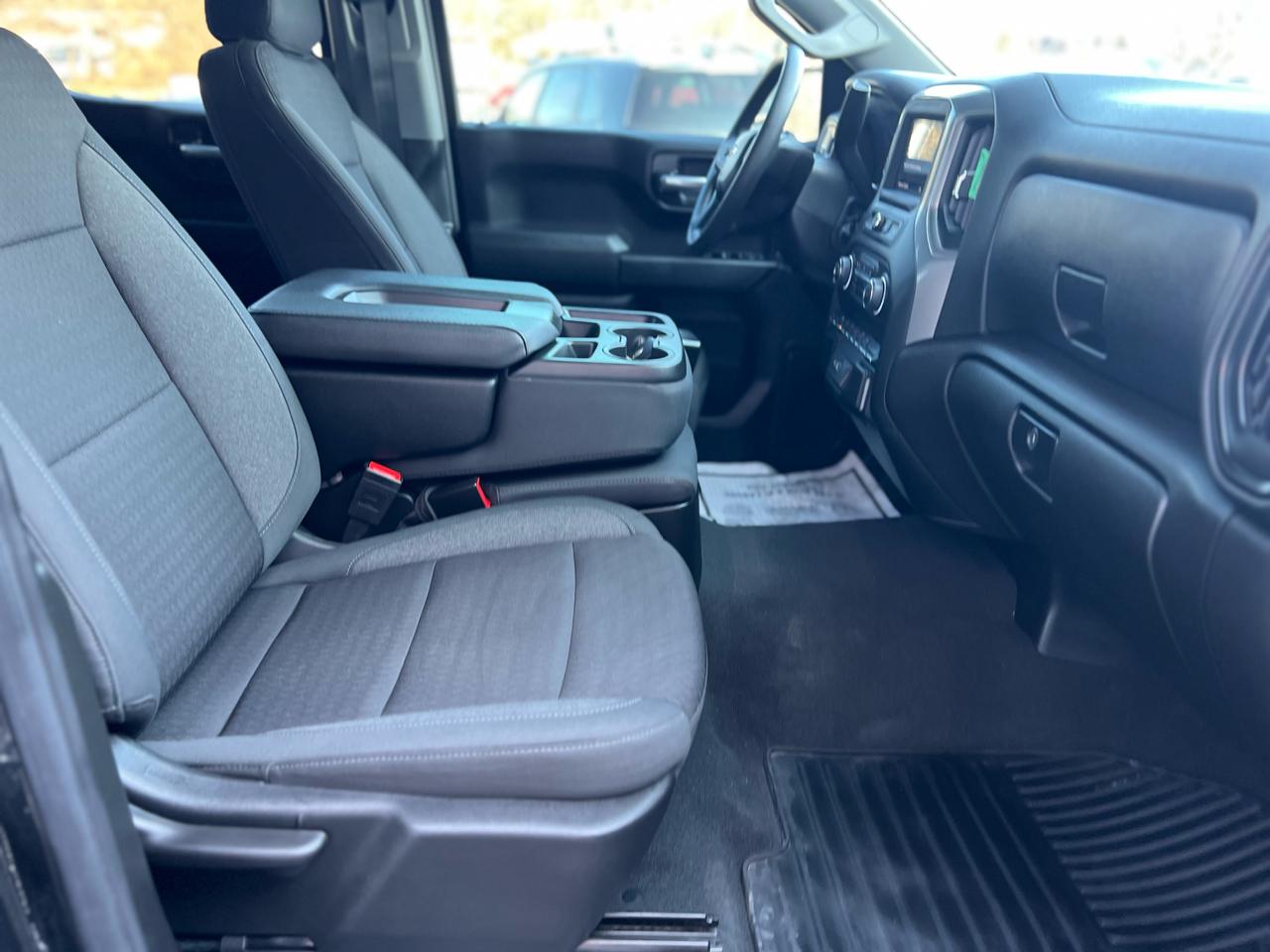 Chevrolet Silverado 1500 2WD Crew Cab 147" Custom 2024