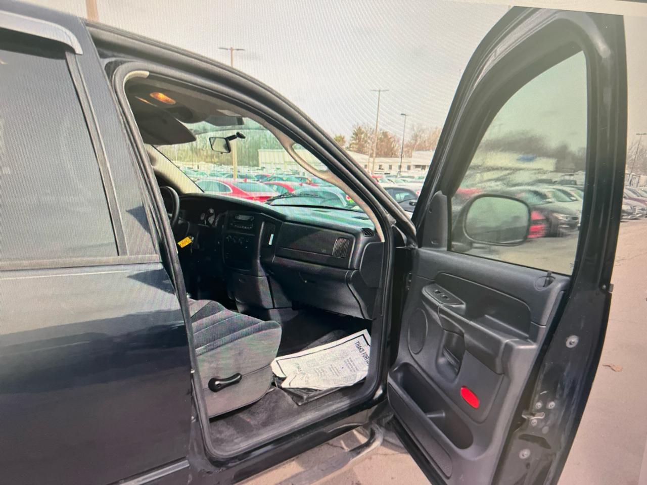 Dodge Ram 1500 4dr Quad Cab 140" WB 2004