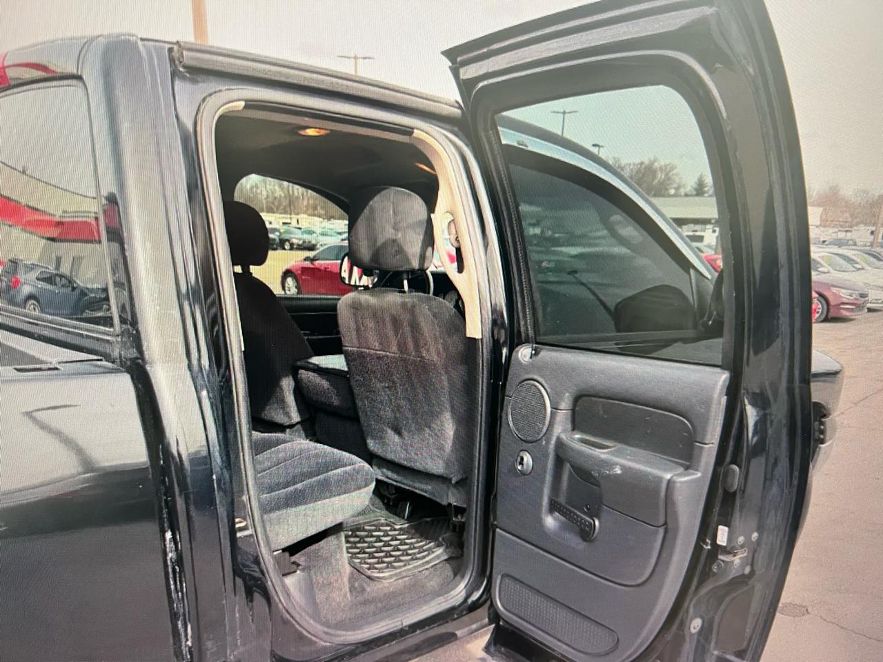 Dodge Ram 1500 4dr Quad Cab 140" WB 2004