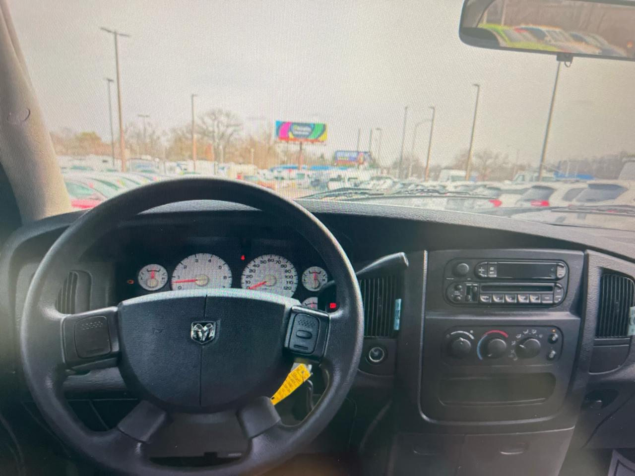 Dodge Ram 1500 4dr Quad Cab 140" WB 2004