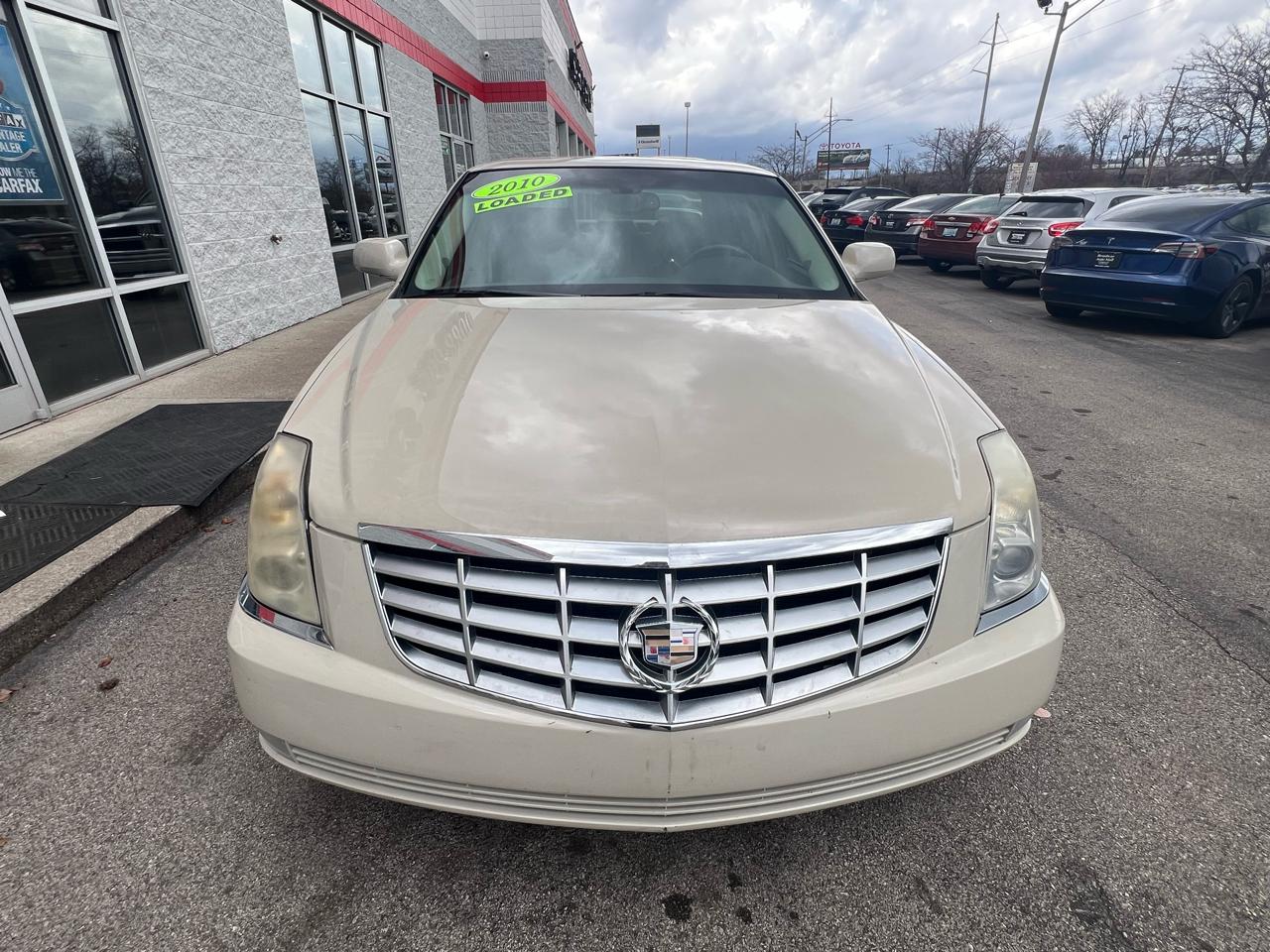 Cadillac DTS 4dr Sdn w/1SA 2010