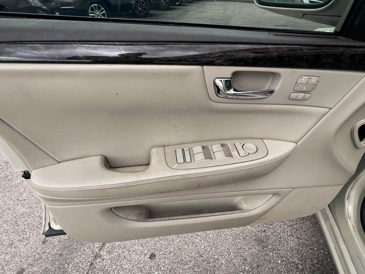 Cadillac DTS 4dr Sdn w/1SA 2010