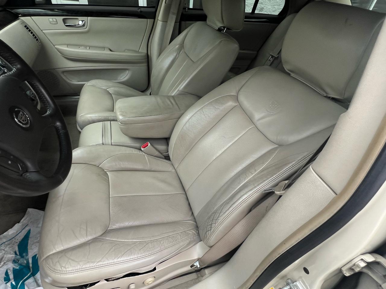 Cadillac DTS 4dr Sdn w/1SA 2010