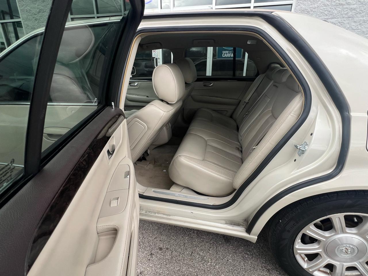 Cadillac DTS 4dr Sdn w/1SA 2010