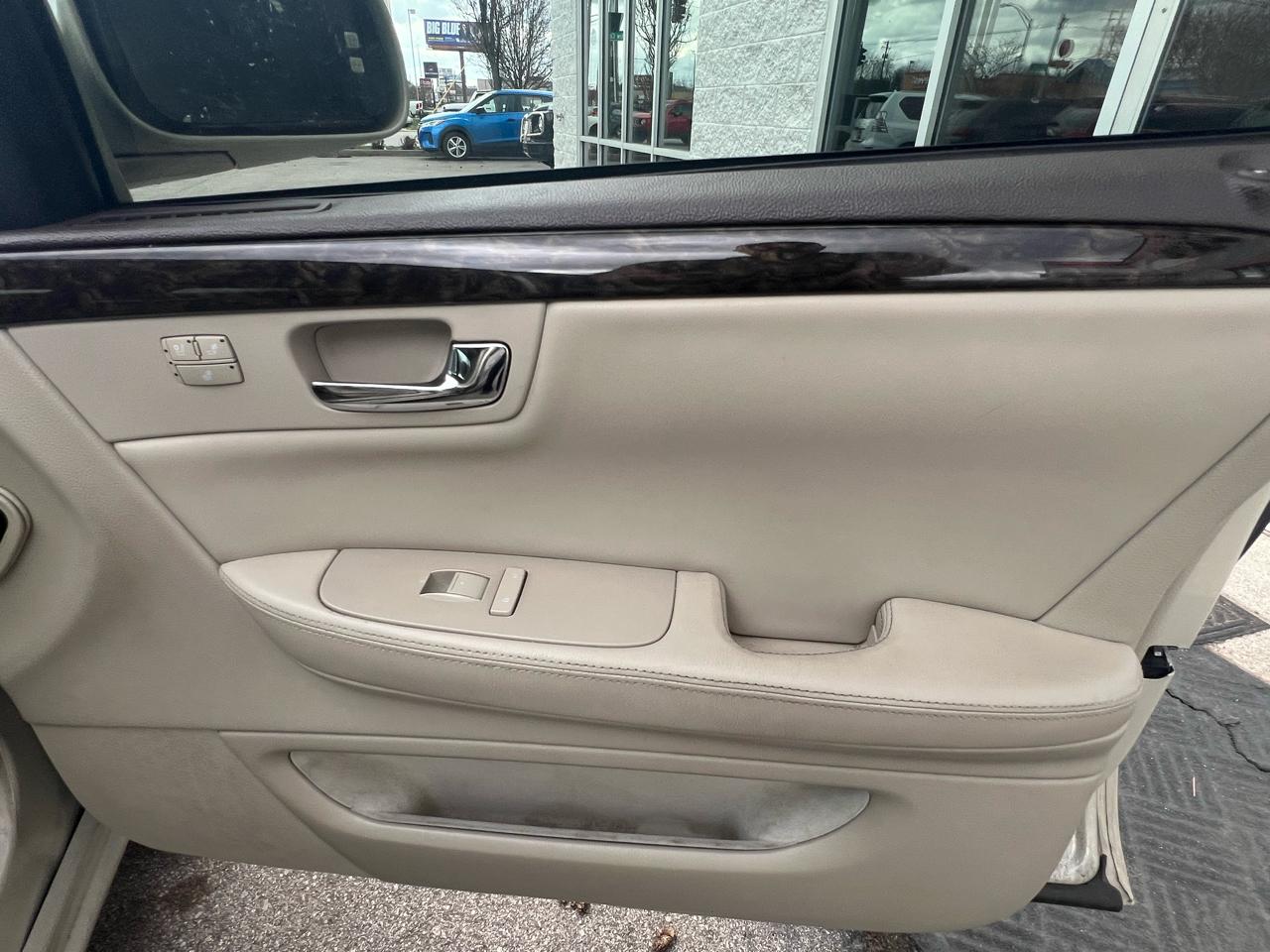 Cadillac DTS 4dr Sdn w/1SA 2010