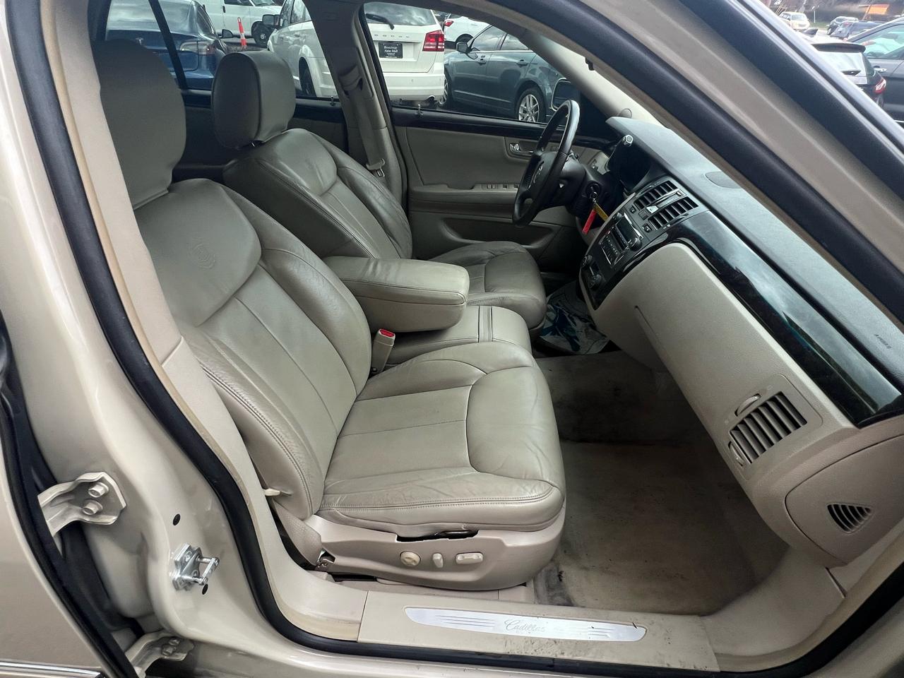 Cadillac DTS 4dr Sdn w/1SA 2010