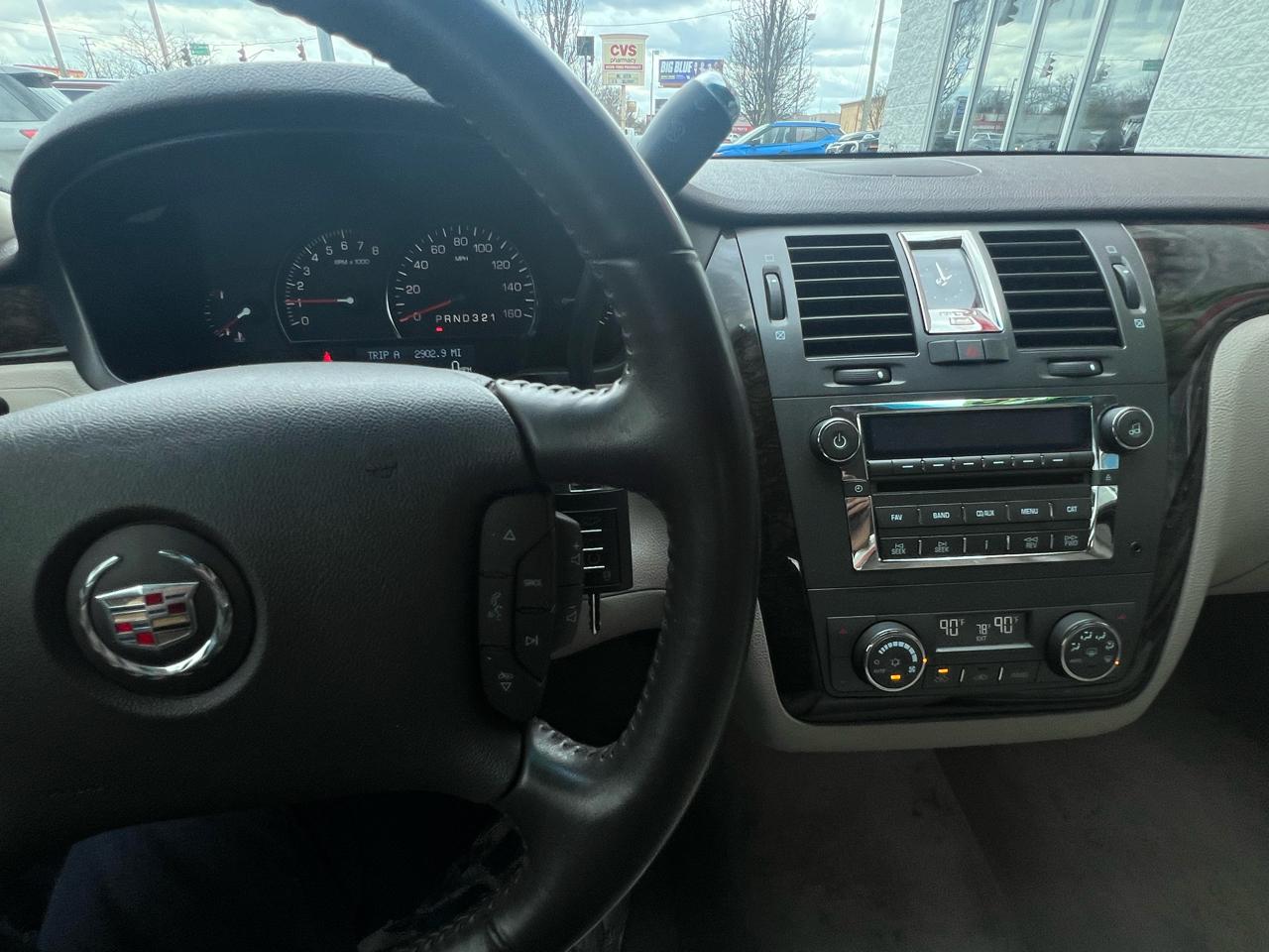 Cadillac DTS 4dr Sdn w/1SA 2010