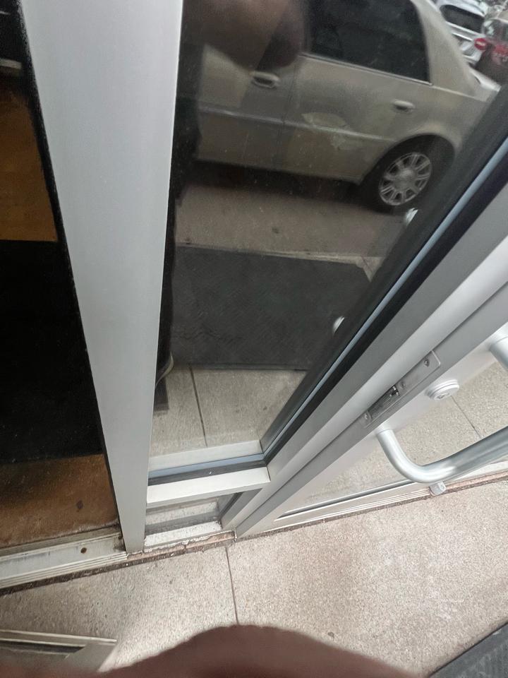 Cadillac DTS 4dr Sdn w/1SA 2010